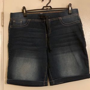 Like New NOBO pull on denim shorts